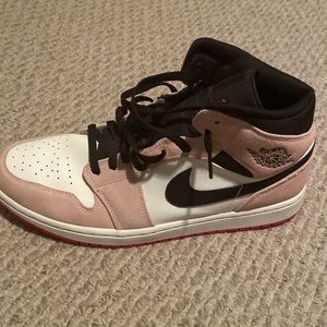 Air Jordan ones Mid SE